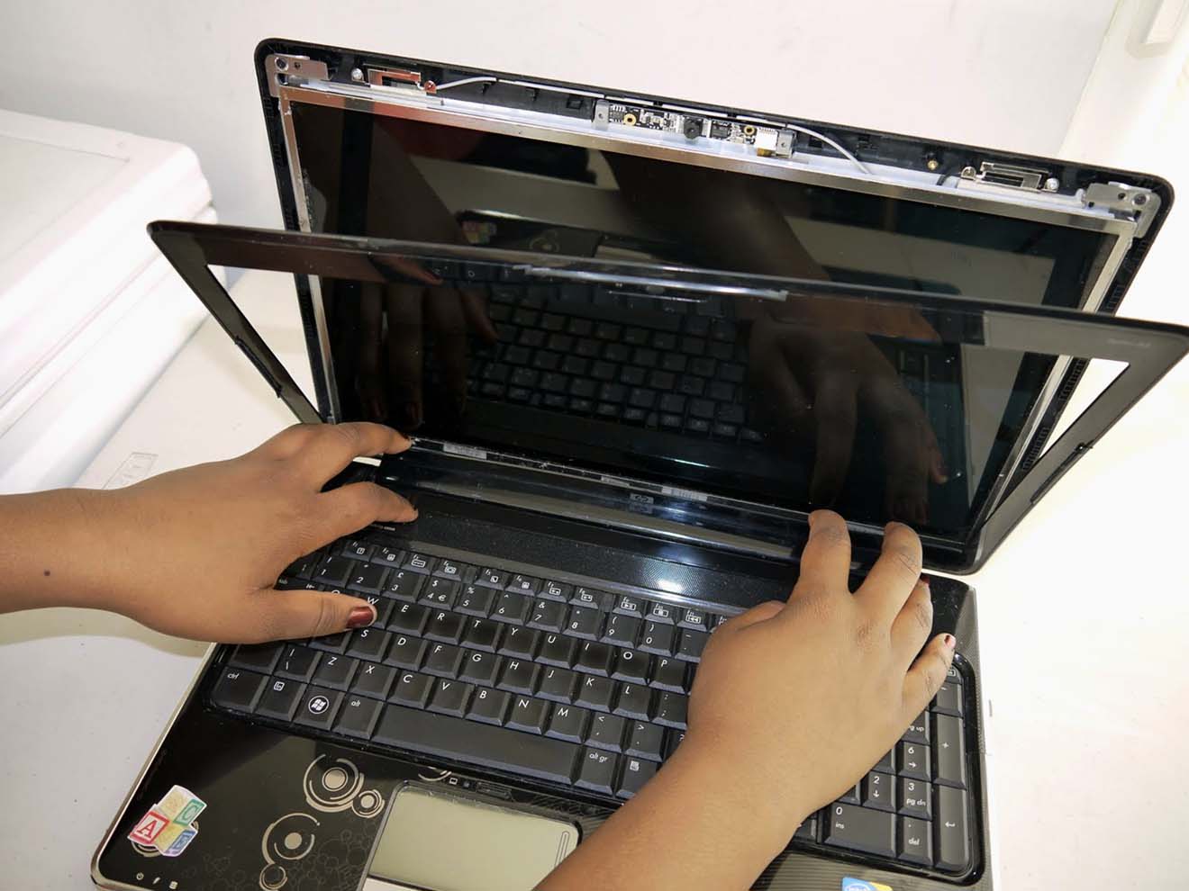 Замена экрана ноутбука HP в Зеленограде